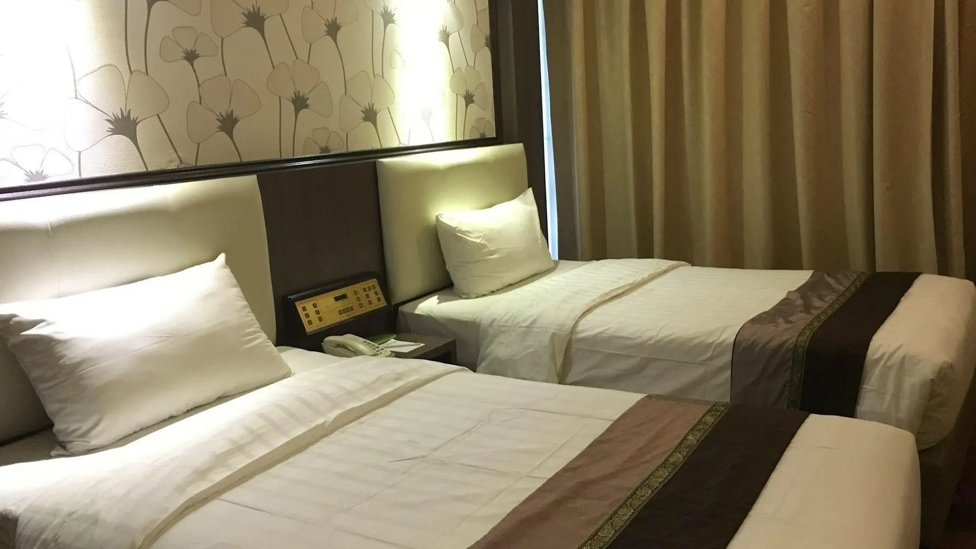 Ac Hotel By Marriott 이포 4*,